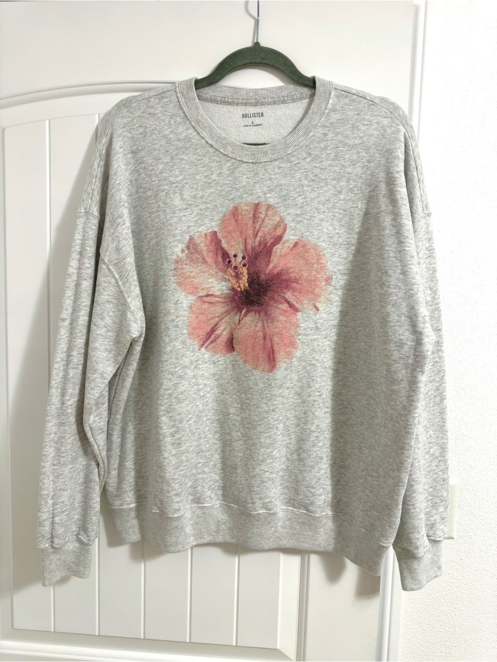 Hollister Crewneck Hibiscus Sweatshirt size Small